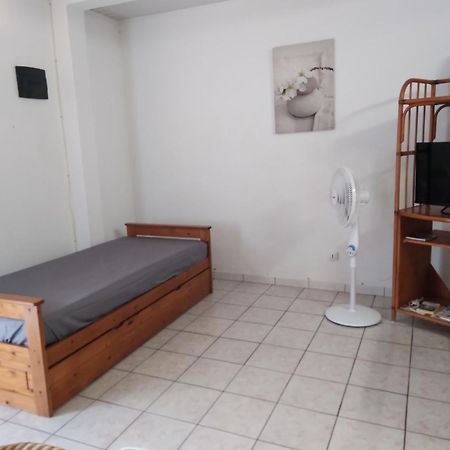 F2 Rez De Jardin Carbet Le Carbet Exterior foto